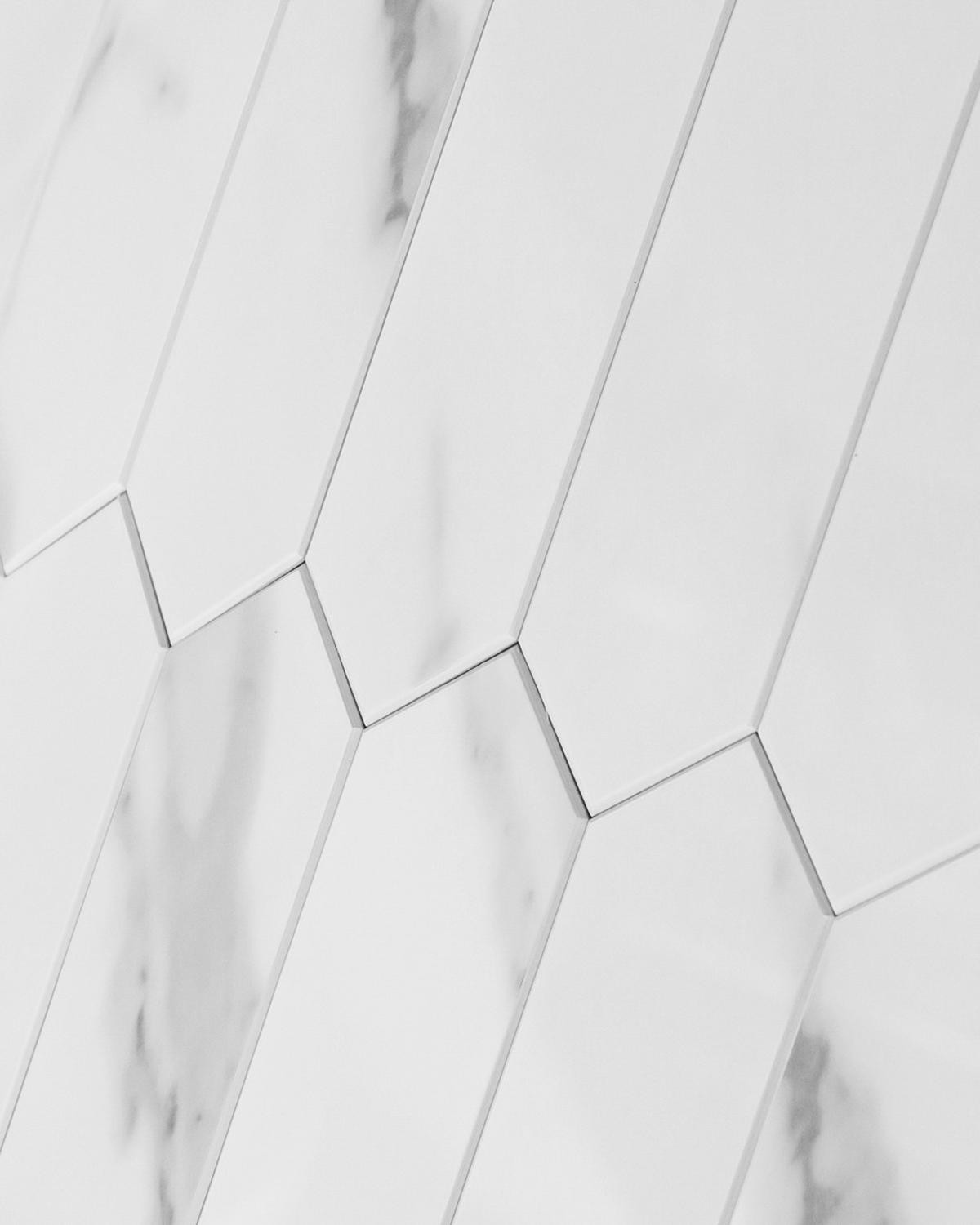 FLIESENAUFKLEBER 1 Stück 30,5 x 30,5 cm Selbstklebende Fliesen - Fico Marfil - Weiß/Grau, Kunststoff (30.5/0.3/30.5cm) - Mazovia