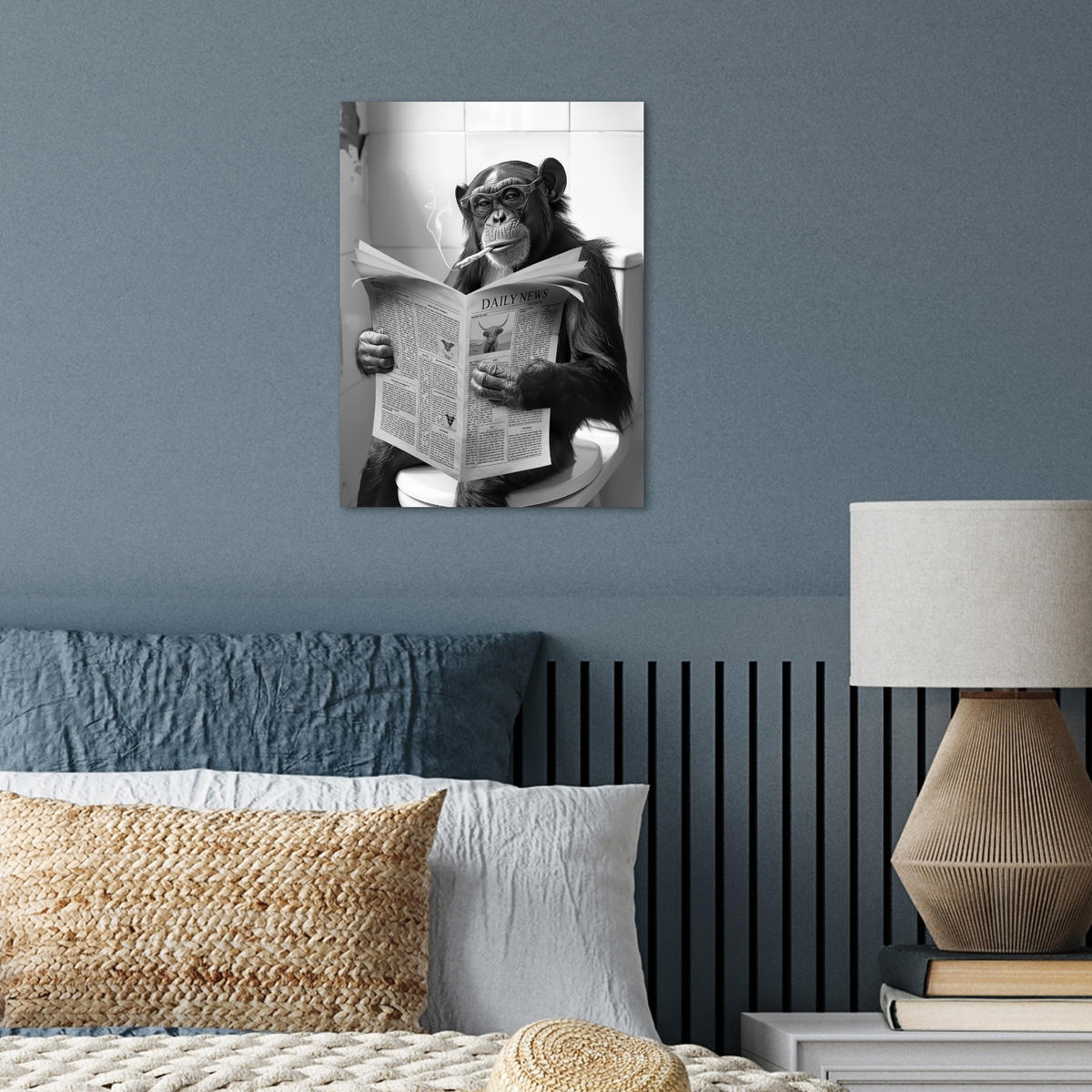 POSTER Affe - WC - Zeitung - Schwarz-Weiß - Humor 30x40 cm - Hellgrau, Papier (30/40/0.1cm) - MuchoWow