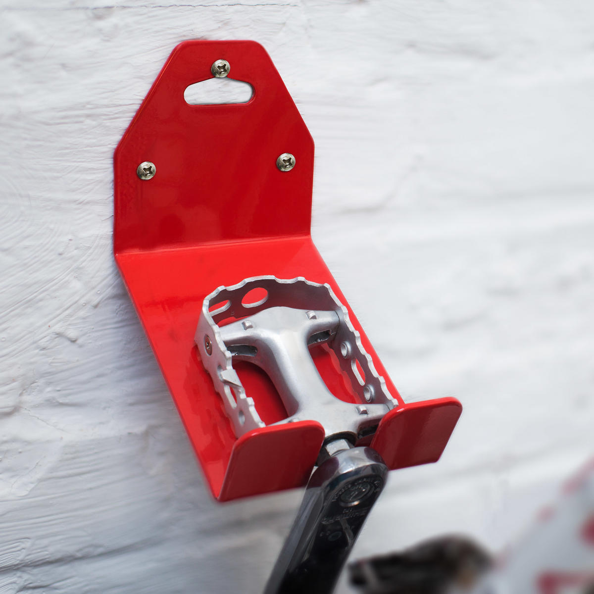 FAHRRADWANDHALTERUNG Rot Metall für Pedal 20 kg - Rot, Metall (10/16/16cm) - Relaxdays