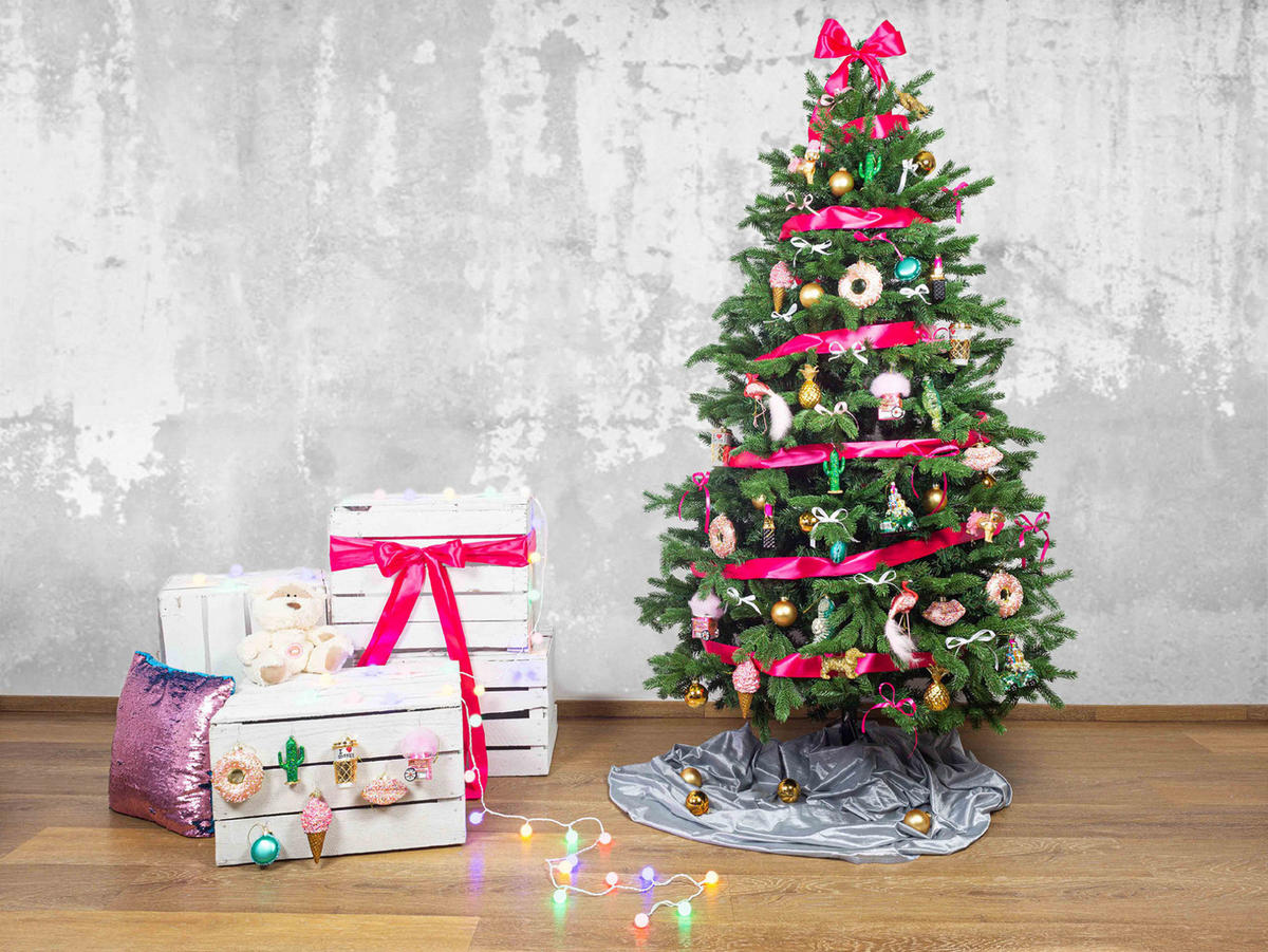 LAALU WEIHNACHTSBAUM geschmückt künstlich mit 115 Stk Kugeln HAPPY AND PINK 210 cm mit Metallständer - Goldfarben/Rosa, Kunststoff (210cm) - LAALU
