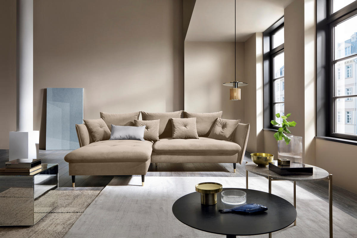 ECKSOFA GLAM mit Schlaffunktion, Ottomane & goldenen Füßen – Samtsofa im Glamour-Stil mit Zierkissen, 258x167x91cm, Linke, BEIGE - Beige, Holz/Textil (167/258cm) - DomoHome