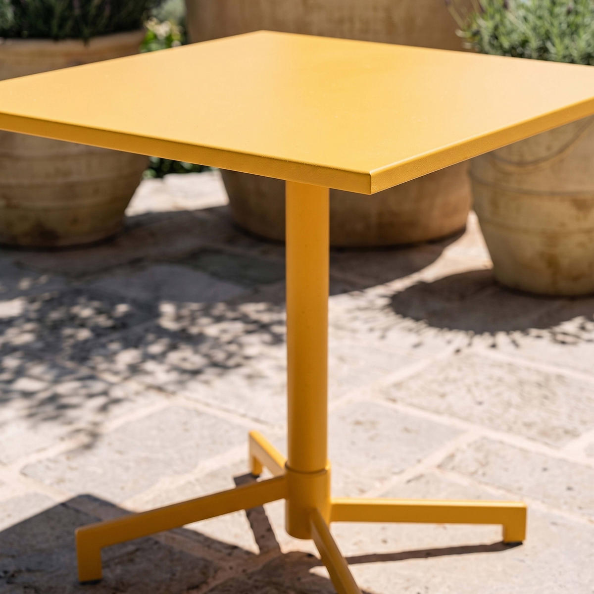 BISTROTISCH, Gelb - Gelb, Metall (70/70/72cm) - Oviala