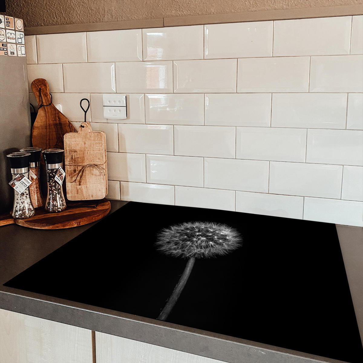 HERDABDECKPLATTE Löwenzahn - Schwarz - Floral - Botanisch Induktionsmatte 77x59 cm - Grau, Kunststoff (77/59/0.2cm) - MuchoWow