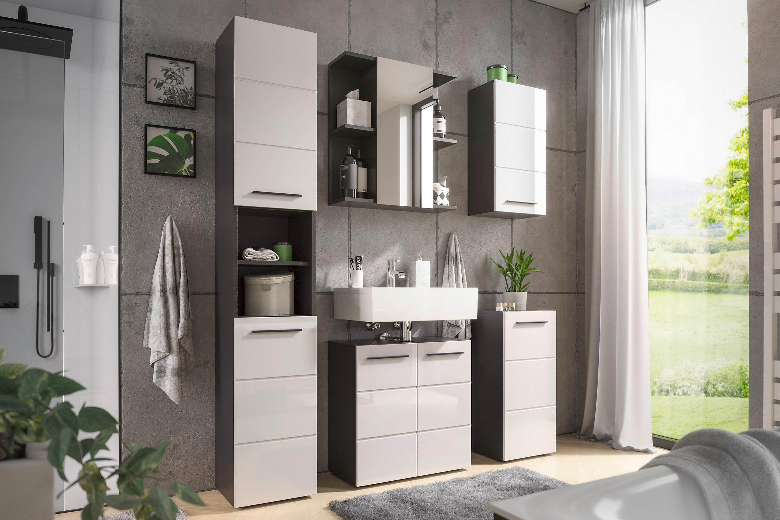 Modernes Badezimmer mit einem Waschbecken und praktischen Schränken für zusätzlichen Stauraum.