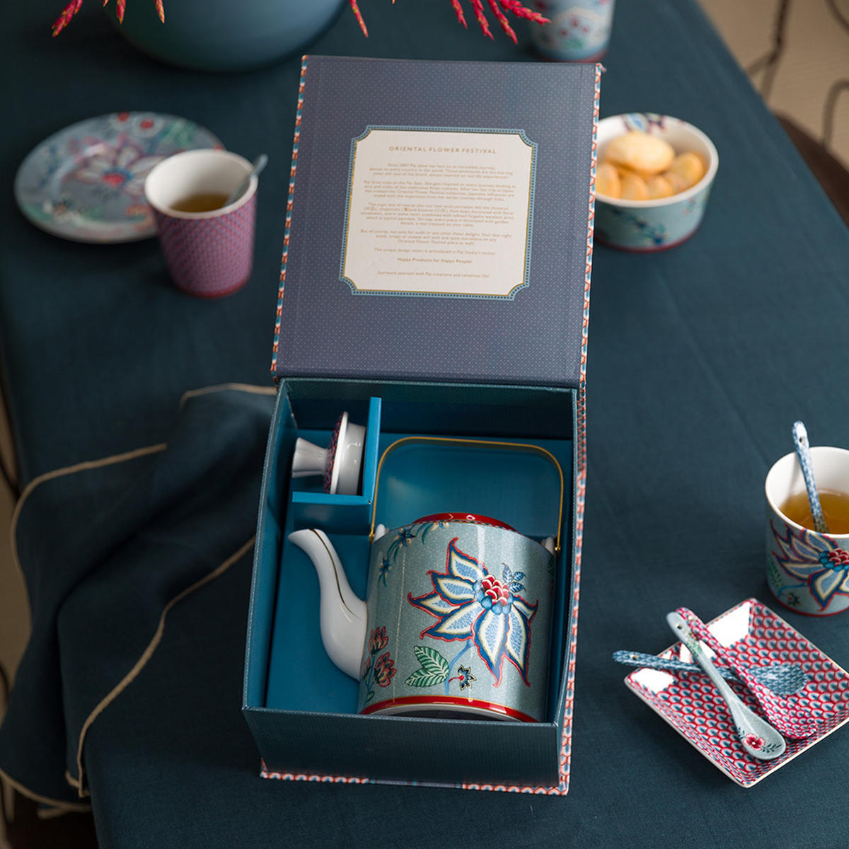 TEEKANNE Geschenkset oriental blumenfestival blau 1 L - Blau, Keramik (12/20/17.5cm) - Pip Studio