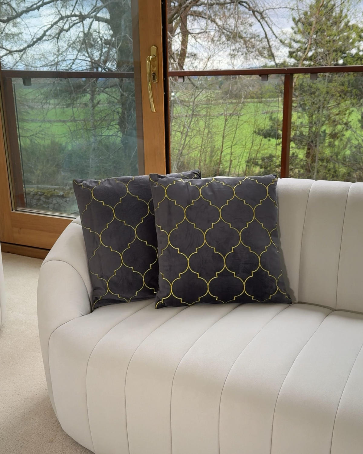 DEKORATIVNÍ POLŠTÁŘ sada 2 ks Šedý 45/45 cm Alyssum - šedá, textil (45/45cm) - Beliani