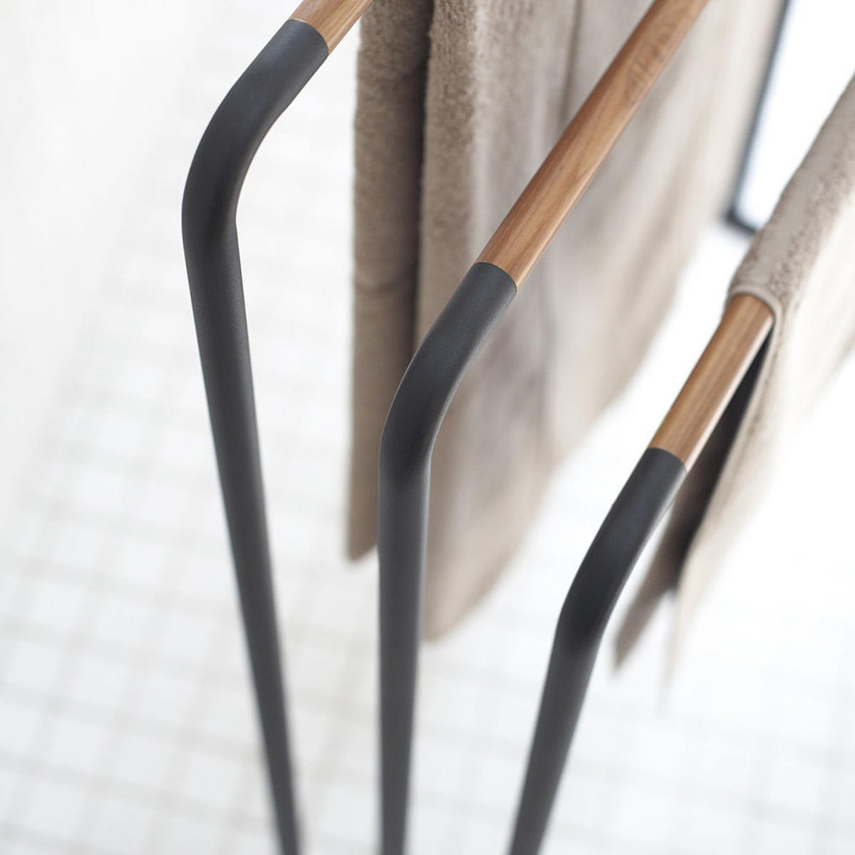 HANDTUCHHALTER aus Metall mit 3 Stangen - 70/19/83 cm - Schwarz, Metall (19/83/70cm) - Yamazaki