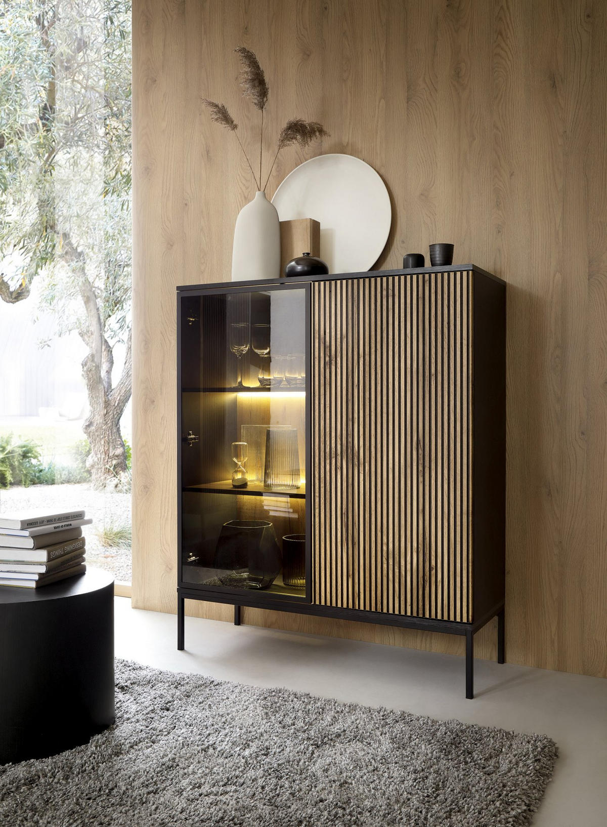 VITRINE Tosena Schwarz / Wotan Eiche mit LED - Beige/Schwarz, Holzwerkstoff/Metall (103.5/105.5/39cm) - Selsey