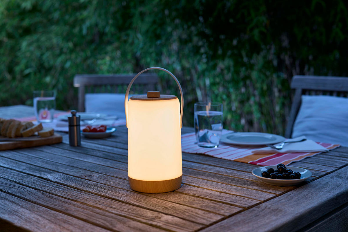 LED-AKKU-LATERNE - dimmbar mit warmweißem und buntem RGB-Licht, Soundsensor und Holzhenkel für Garten und Terrasse, 1er-Set - Weiß, Kunststoff (10.3/10.3/17.3cm) - Northpoint