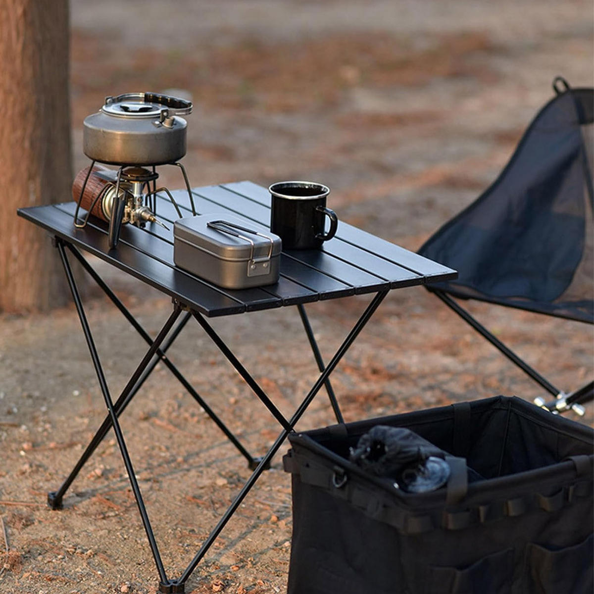CAMPINGTISCH mit Rollplatte und Aufbewahrungskorb aus Aluminium Oxford-Gewebe Tragbar Kompaktes Faltmaß 39 x 33 x 31cm 1,02 kg - Schwarz, Metall (33/39/31cm) - Livingandhome