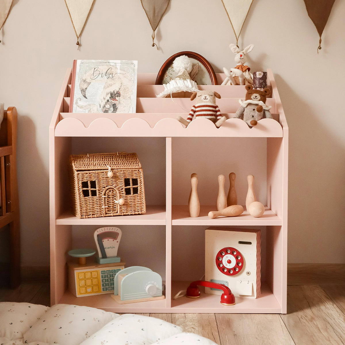 KNIHOVNA Book Nook Rose - růžová, kompozitní dřevo (71/76/33cm) - Petits-meubles