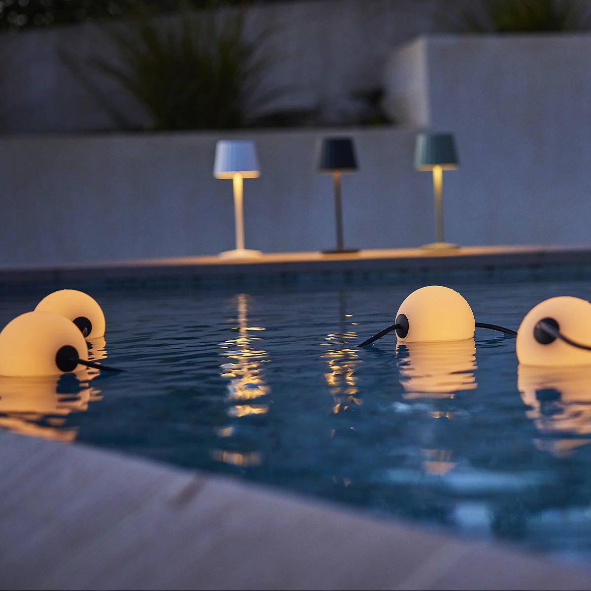 BOLLY-GIRLANDE, 12 Bälle, 11 m - Weiß, Kunststoff (550cm) - Lumisky