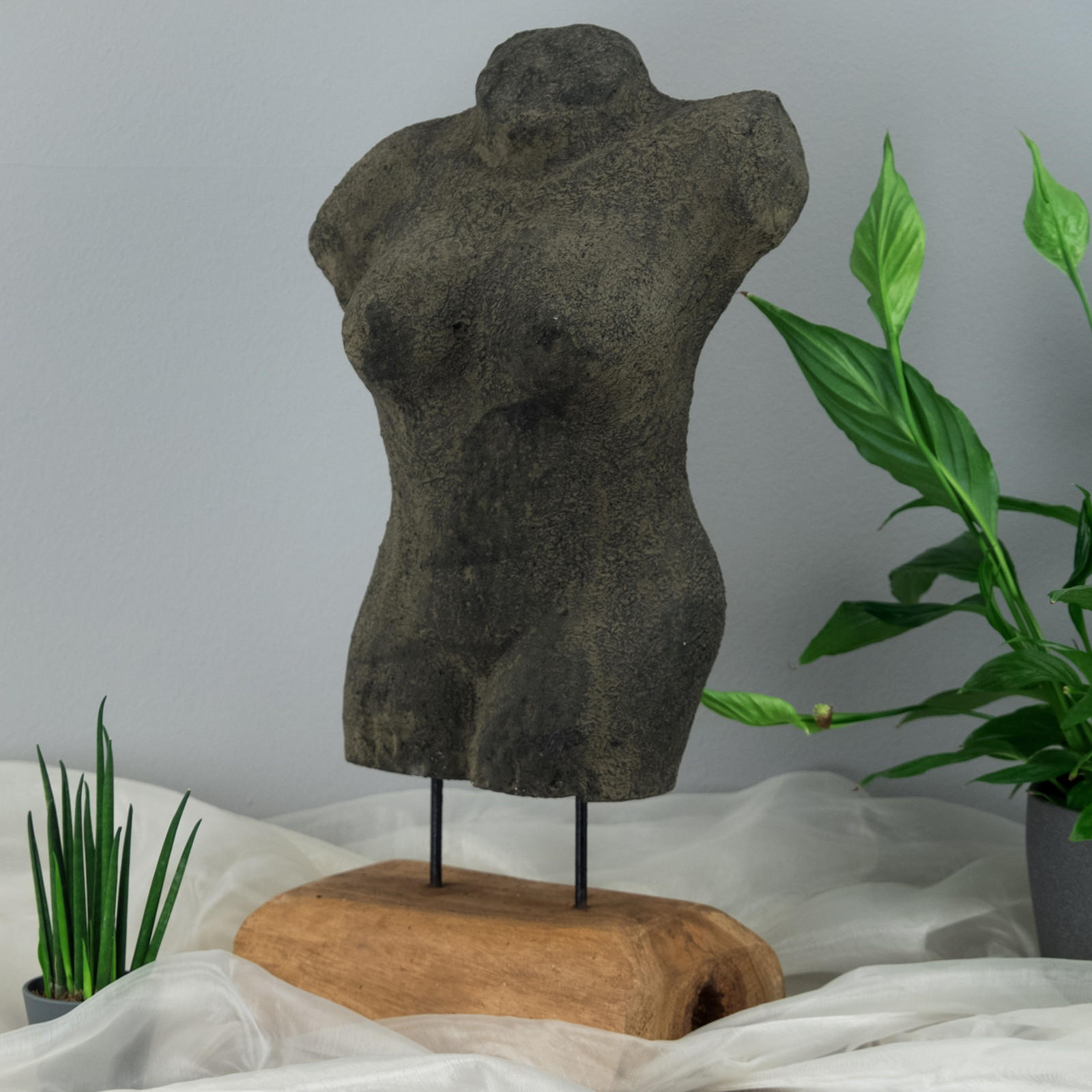 SKULPTUR Femme 54cm, Beton auf Holzsockel grau - Grau, Holz (26/54/19cm) - CREEDWOOD