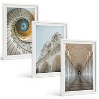BILDER SET 3er Set - 40x60 cm Weißer Rahmen - Wendeltreppe der Kathedralenfassade - Weiß, Kunststoff (40/60cm) - TULUP