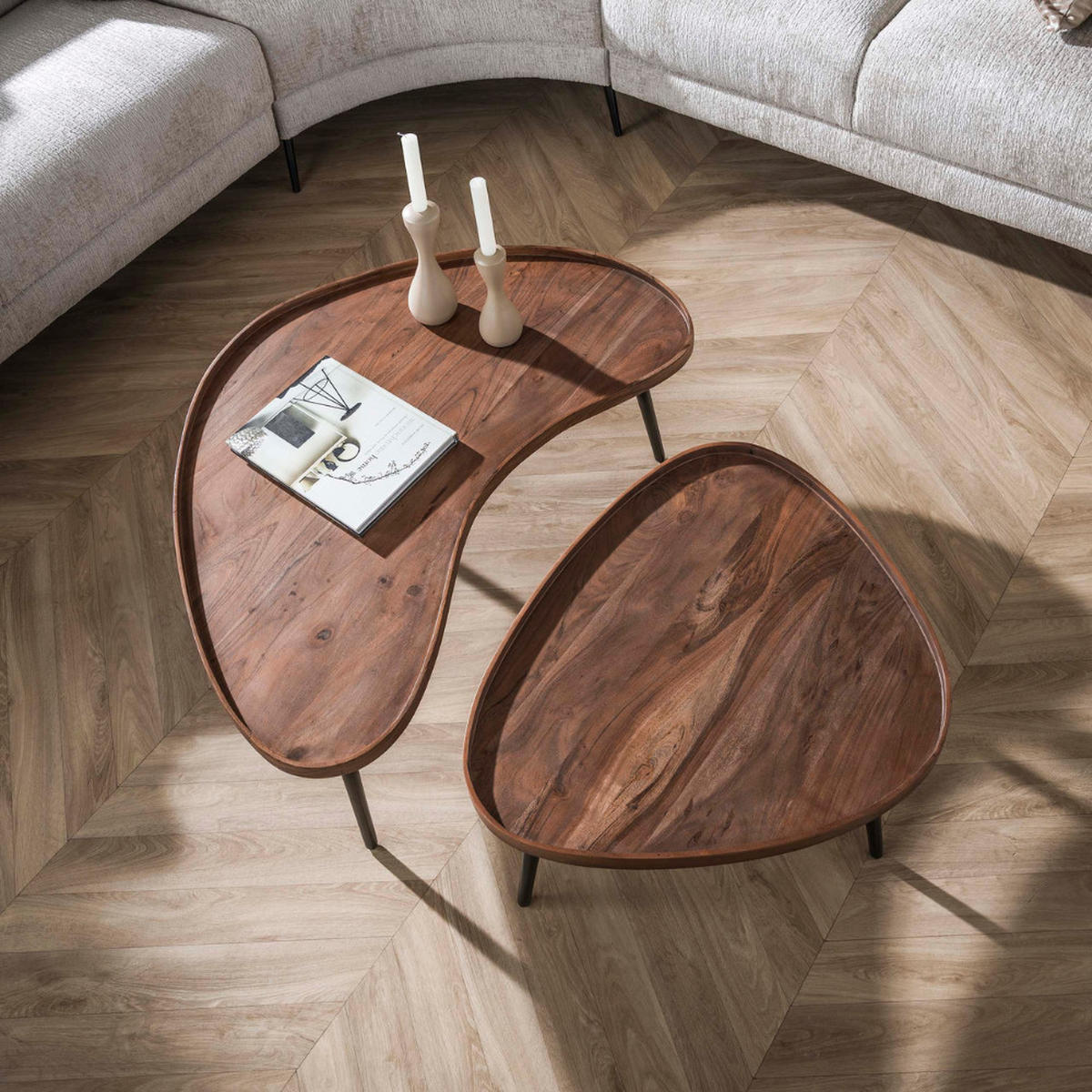 COUCHTISCH MATEO VASSOIN Organische Tablett-Tische aus massiver Akazie - Braun, Holz (55/103/37cm) - alesvelt