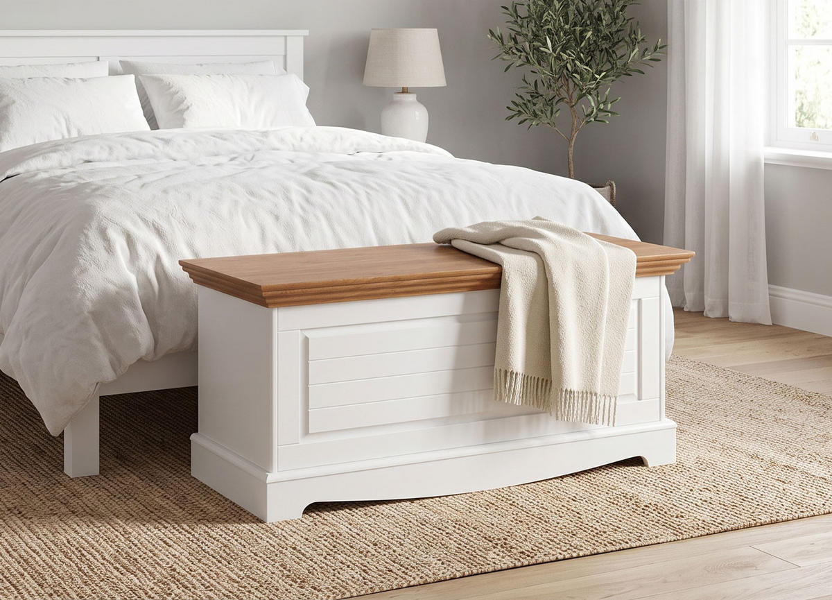 TRUHE Belluno Elegante Kiefer weiß (RAL9010) lackiert / Kiefer gebeizt, Eichefarben 111 / 44 / 51cm - Eichefarben/Weiß, Holz (111/51/44cm) - Feldmann-Wohnen