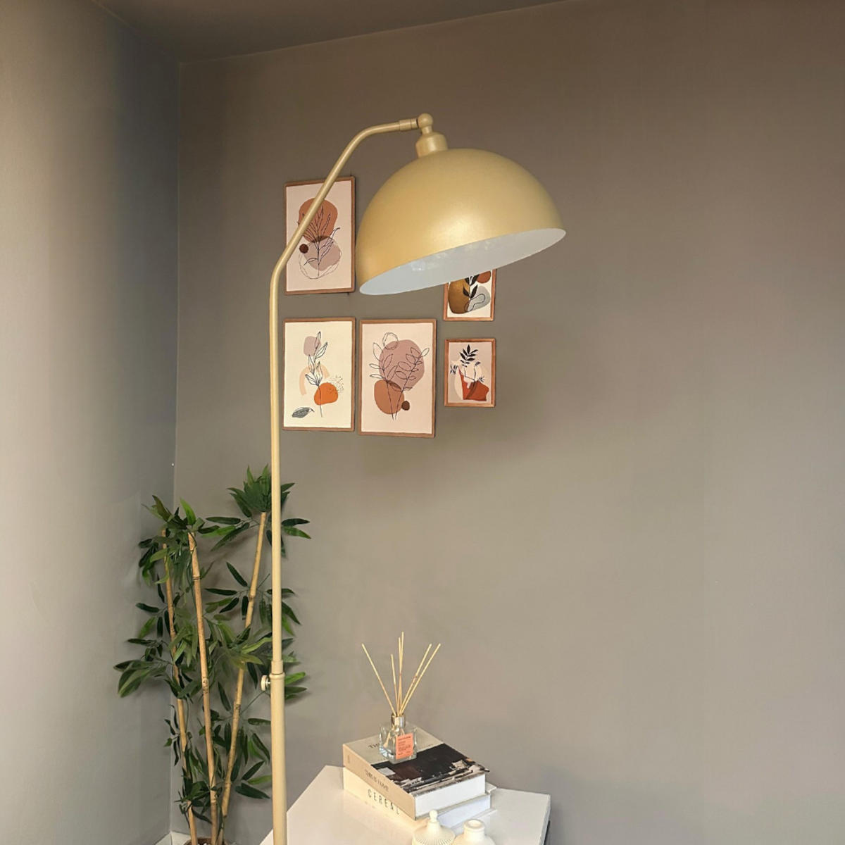 STEHLAMPE Helvik aus Metall mit E27, verstellbarer Lampenschirm - Beige, Metall (37/37/170cm) - Bamyum