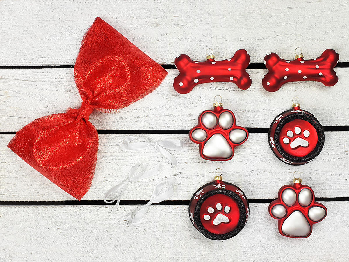 WEIHNACHTSBAUM künstlicher 60 cm mit LED-Beleuchtung, HUNDEFREUDE, mit 14 Weihnachtsbaumschmuck, Pflanztopf mit Jutesack - Rot/Silberfarben, Kunststoff/Stein (40/60cm) - LAALU