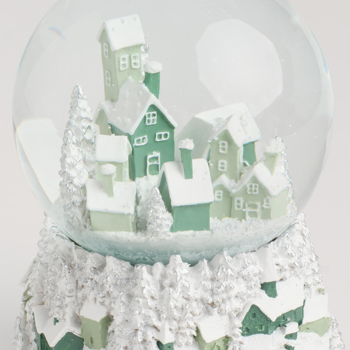 SCHNEEBALL Mit Spieluhr Christmas village - Hellgrün, Glas (11/13/11cm) - home&you