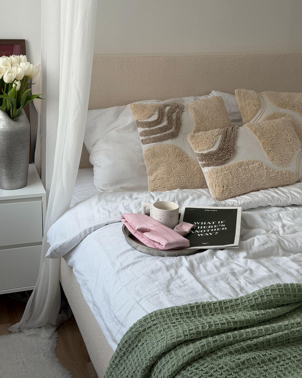 POSTEL s roštem 160/200 cm Bouclé Krémově bílá Lessay - krémová, textil (160/200cm) - Beliani