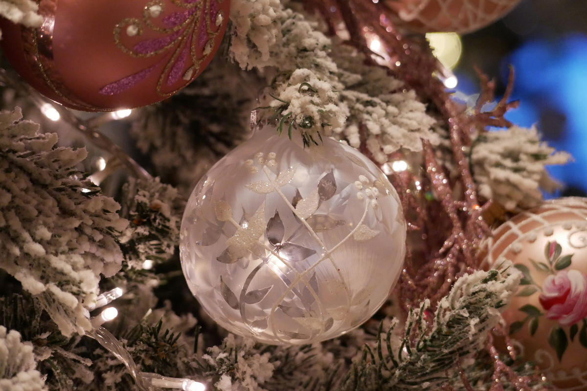 CHRISTBAUMKUGELN Floral Xmas Weiß 8cm (Glas / 6 Stk.) - Weiß, Glas (8/8/8cm) - Krebs Glas Lauscha