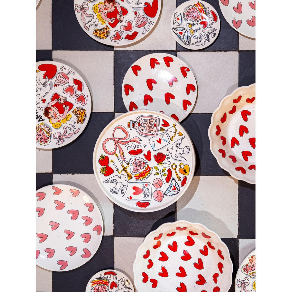 TELLER Valentinstag Rote Herzen in Rot - 18cm - Multicolor, Keramik (18/18/2cm) - Blond Amsterdam