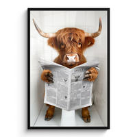 GERAHMTES BILD Schottisches Hochlandrind - Tier - Zeitung - Toilette 80x120 cm - Kastanienfarben, Papier (80/120cm) - MuchoWow