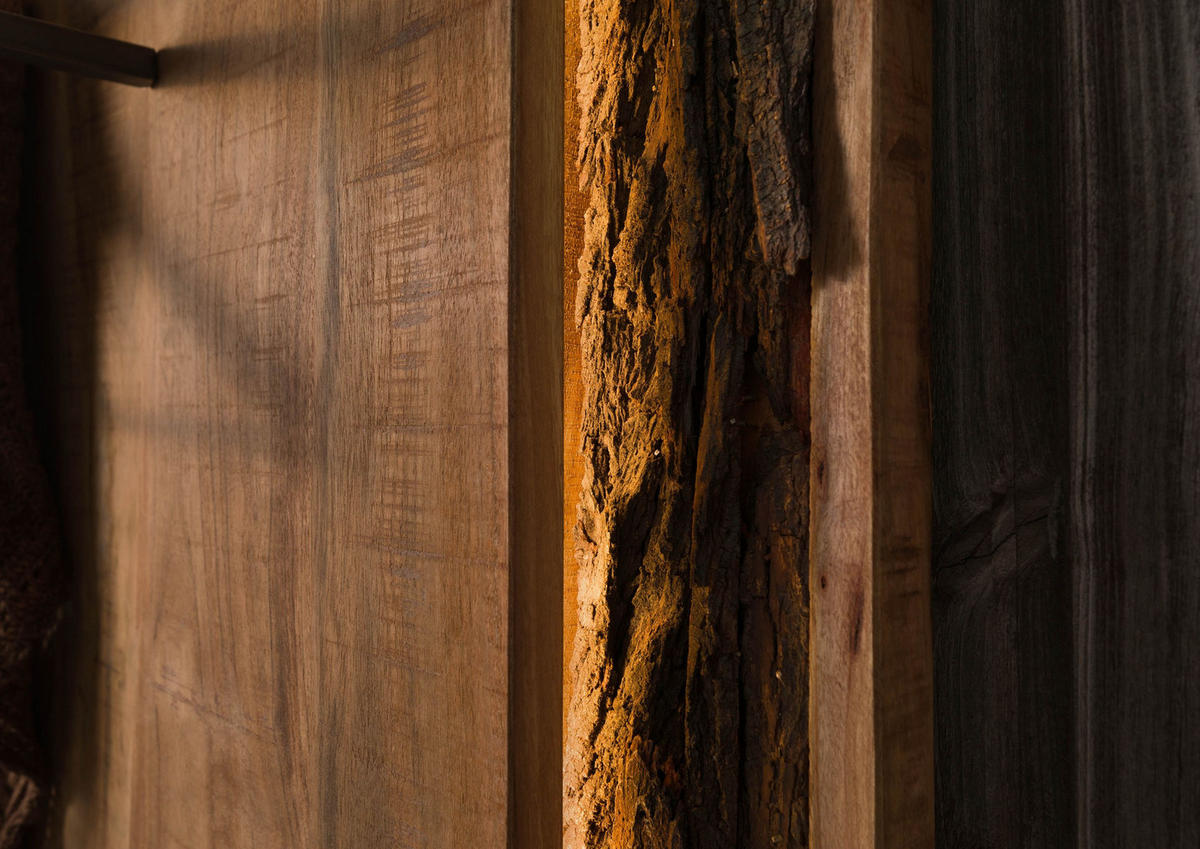 WANDGARDEROBE Akazie 56x27x150 natur lackiert BARK #120 n - Naturfarben, Holz (56/150/27cm) - Massivmoebel24
