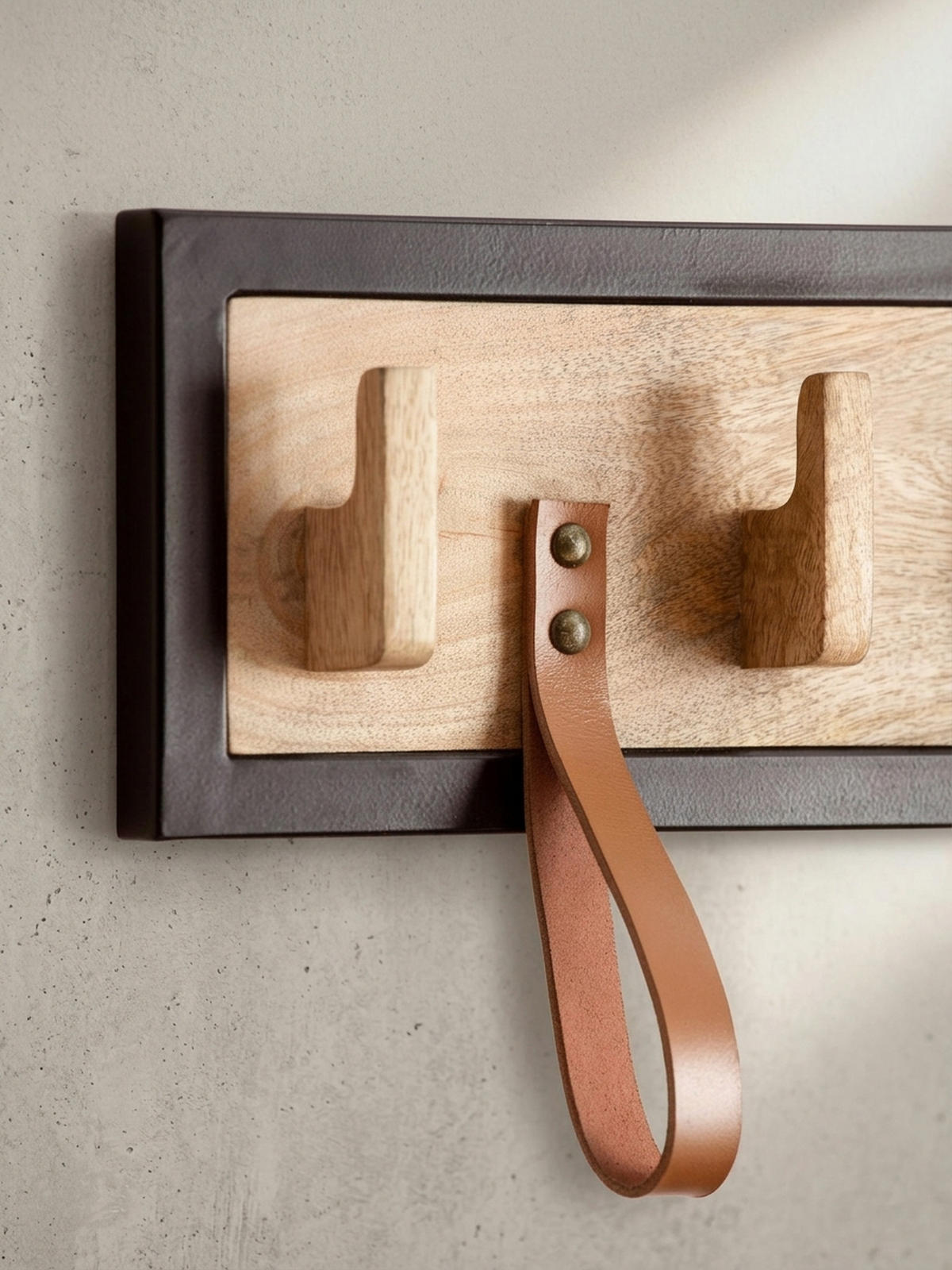 WANDGARDEROBE Mango Massivholz Echtleder Modern 60x15x6 cm mit Schlaufen - Braun, Leder (60/15/6cm) - KADIMA DESIGN