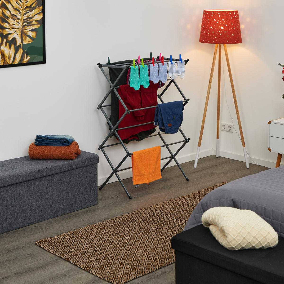 STOJAN na prádlo - strieborná, kov/plast (73/105/37cm) - Relaxdays