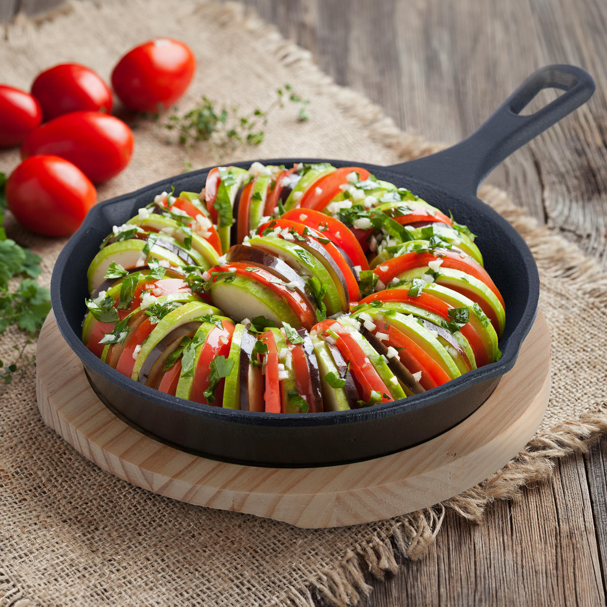 GUSSEISENPFANNE - Anthrazit, Holz/Metall (21.5/33/5cm) - Relaxdays