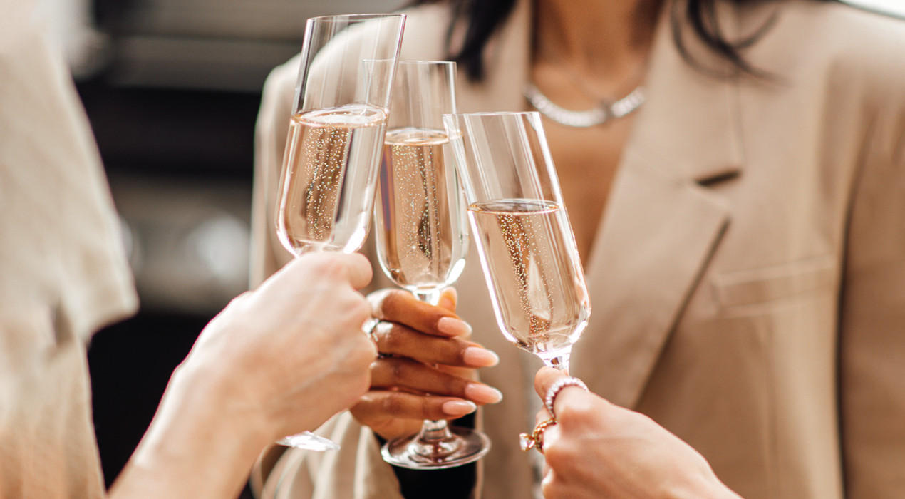 Abgeschrägtes Sektglas