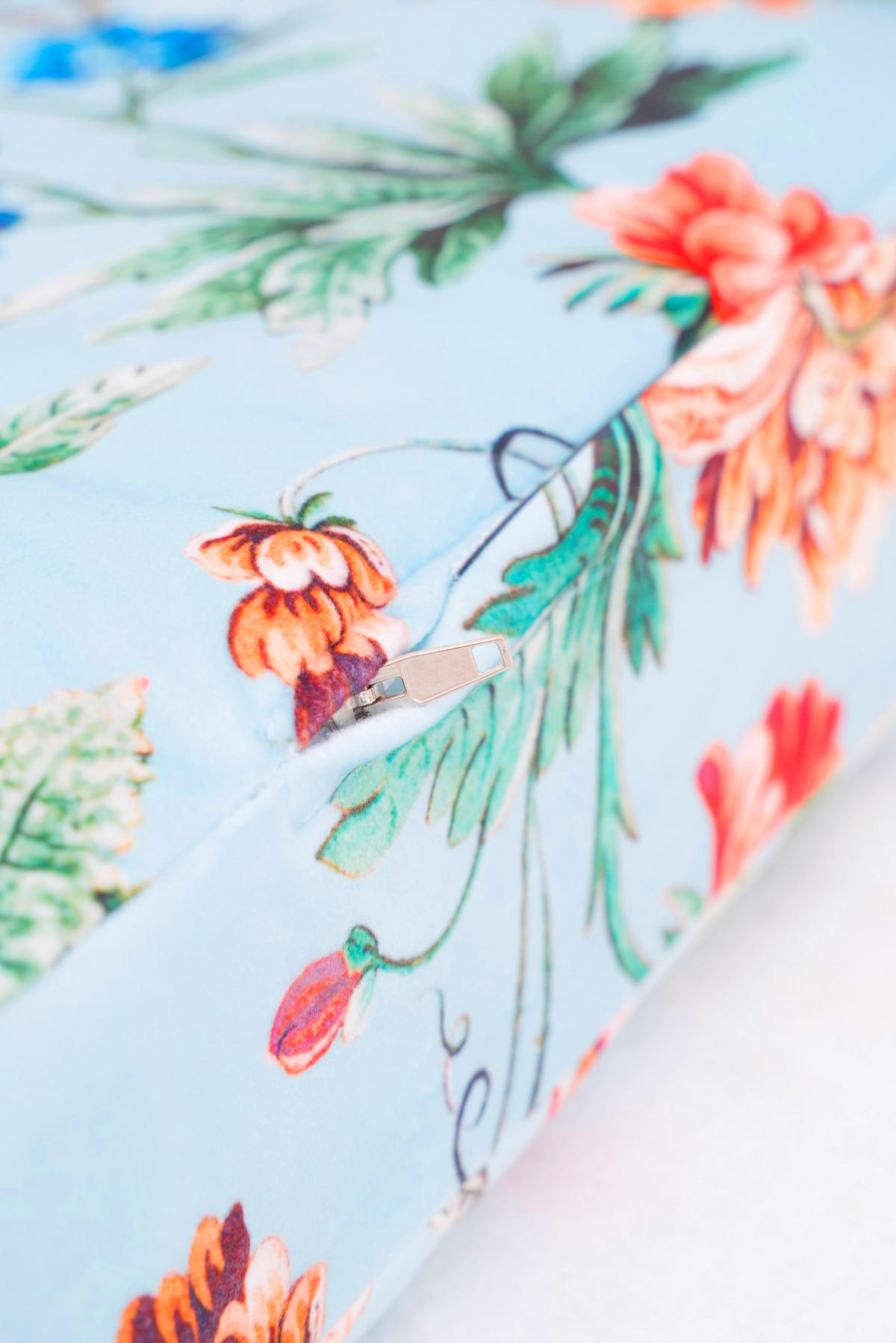 KOPFTEIL aus Samt und Schaumstoff mit floralem Muster auf hellem blauen Hintergrund VELVET - Hellblau, Textil (160/60/8cm) - RNT By Really Nice Things