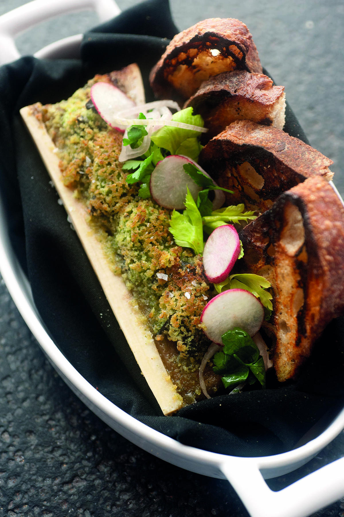 AUFLAUFFORM 100 cl OVAL MIT GRIFFEN Weiss - Weiß, Keramik (28/19/4.5cm) - Revol Porcelaine France