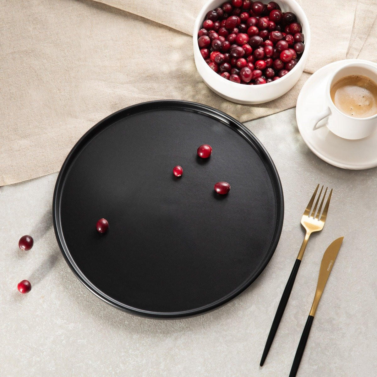 ESSTELLER Famelio schwarz 28 cm 4er-Set - Schwarz, Keramik (28cm) - Homla