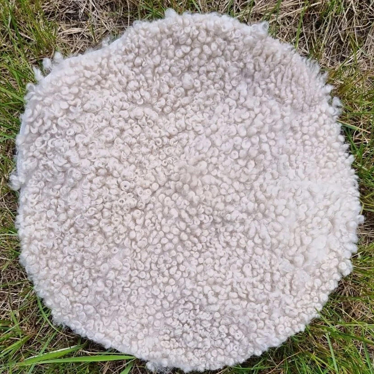 SITZAUFLAGE Lammfell Patchwork natur vernäht weich 37x37 cm Beige Rund - Beige, Fell (37/37cm) - Provellus