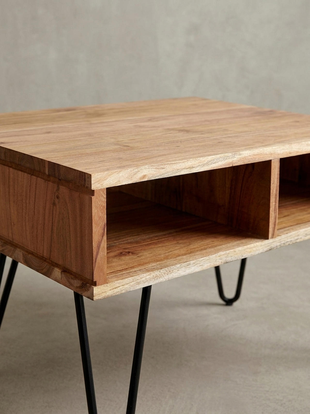 COUCHTISCH aus massivem Akazienholz mit Metallgestell und Stauraum im modernen Design - Beige/Schwarz, Holz/Metall (60/60/40cm) - KADIMA DESIGN