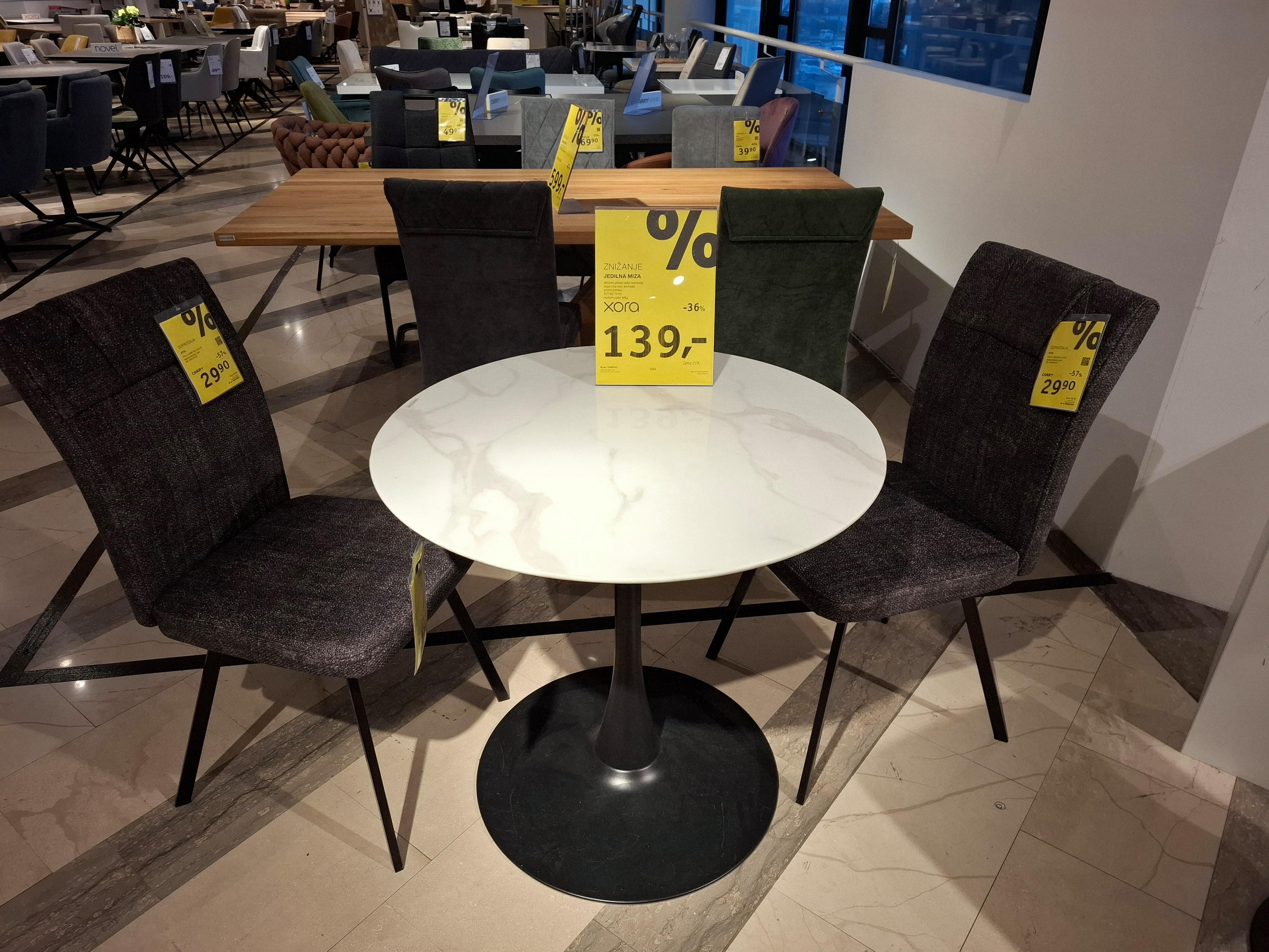 JEDILNA MIZA DORA - Xora