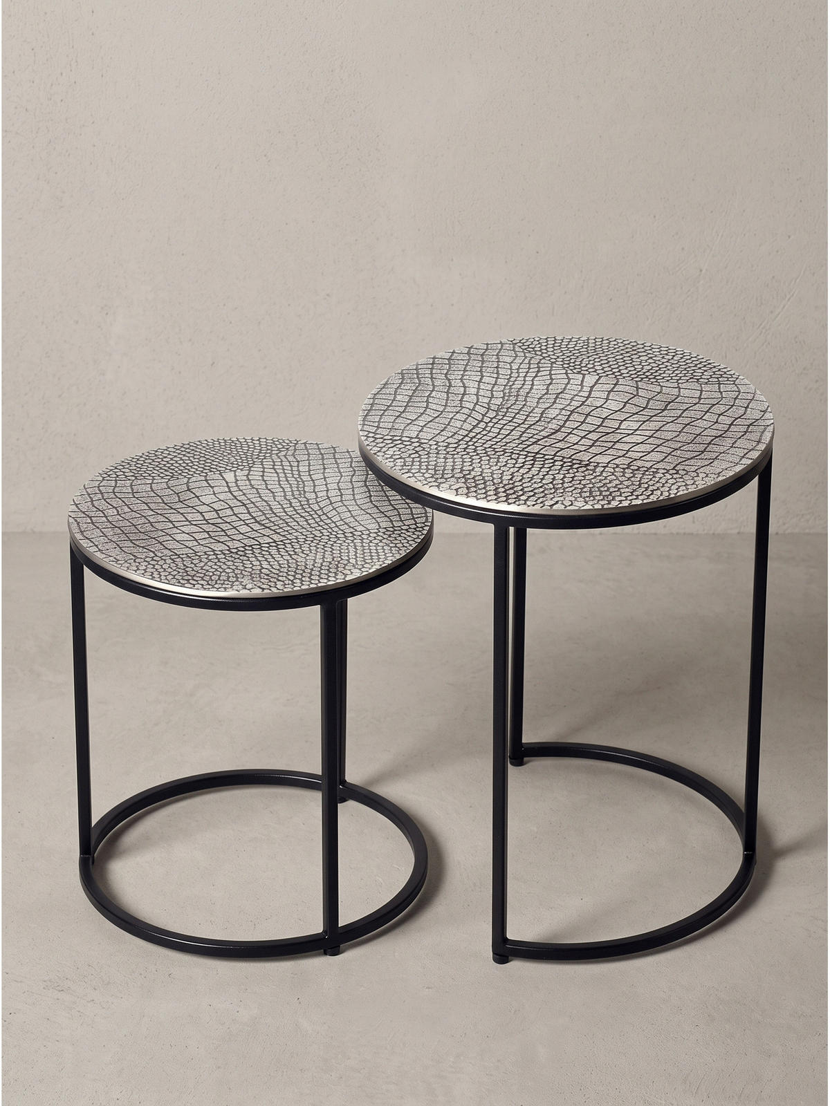 BEISTELLTISCHE 2er-Set VIENNE, Aluminium, handgefertigt, Silber, Ø 40 x 48 cm - Silberfarben/Schwarz, Metall (40/40/48cm) - KADIMA DESIGN