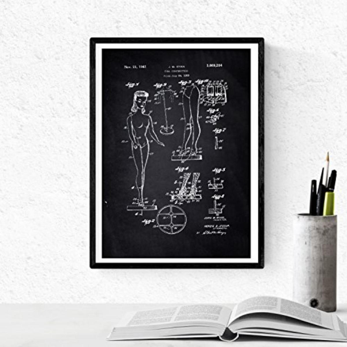 POSTER Set mit 4 Schwarz Kinderspielzeug Patent Stil von Puppen und Spielen A4 Schwarzer Rahmen - Schwarz, Papier (29.7/3cm) - Nacnic