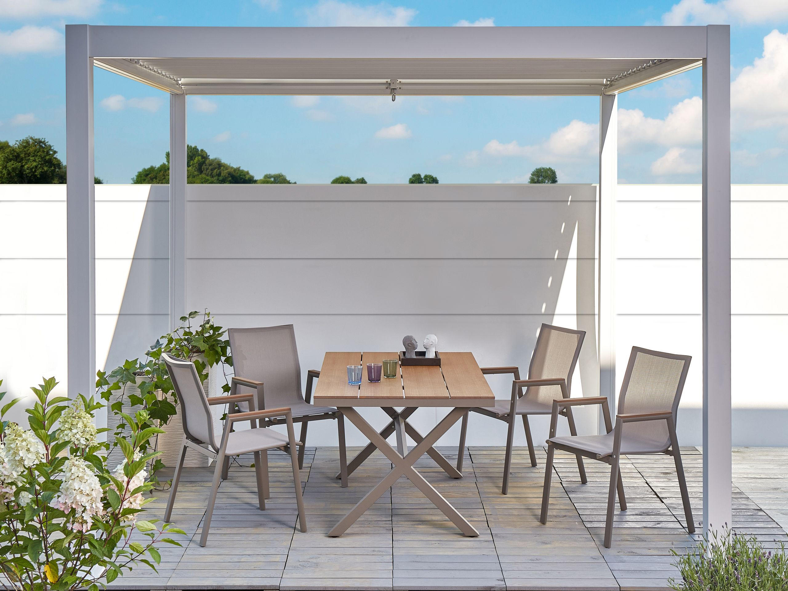 GARTENTISCH Heller Holzfarbton Tiano - Hellbraun/Grau, Metall (90/160/73cm) - Beliani
