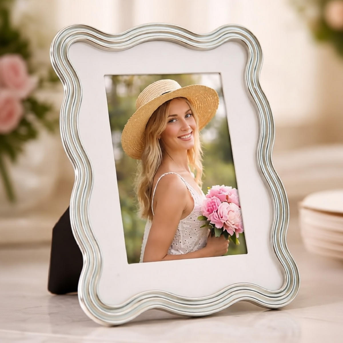 BILDERRAHMEN Elizabeth, Fotoformat 15 x 20 cm, hellblau und silberfarben, Zink und Glas, Rahmen 17,5 x 1,3 x 22,5 cm - Silberfarben/Hellblau, Glas/Metall (17.5/22.5/1.3cm) - Mauro Ferretti