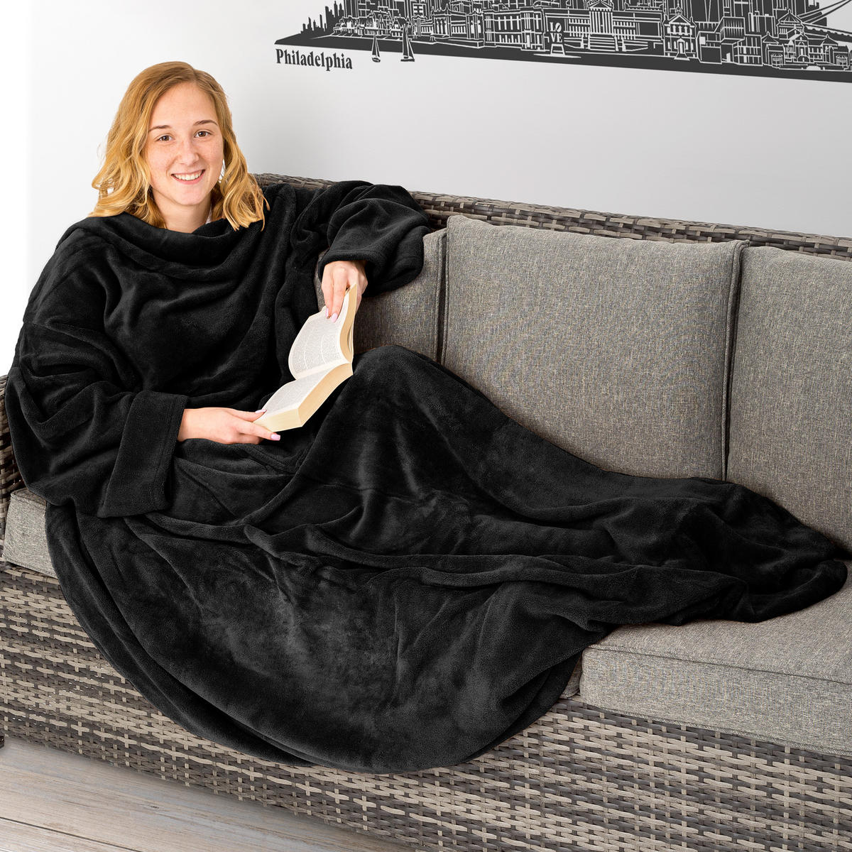 KUSCHELDECKE MIT ÄRMELN ,inklusive Tasche auf der Vorderseite,schwarz - Schwarz, Textil (170/200cm) - tectake