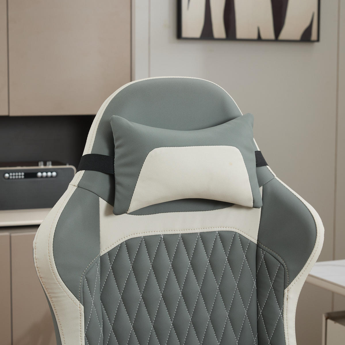 GAMING-STUHL grau mit Rautensteppung, Fußstütze, Nacken- und Lendenkissen, höhenverstellbar - Grau, Leder (54/124/62cm) - BRILVERDE