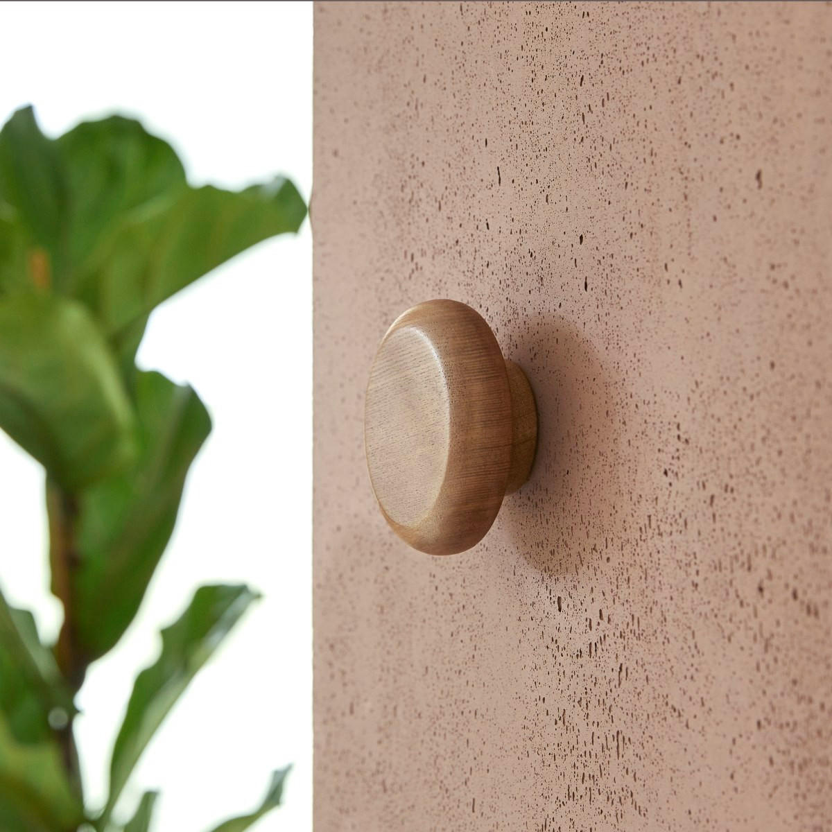 HAKEN Eda Braun aus Eschenholz - Braun, Holz (10/10/5cm) - Tikamoon