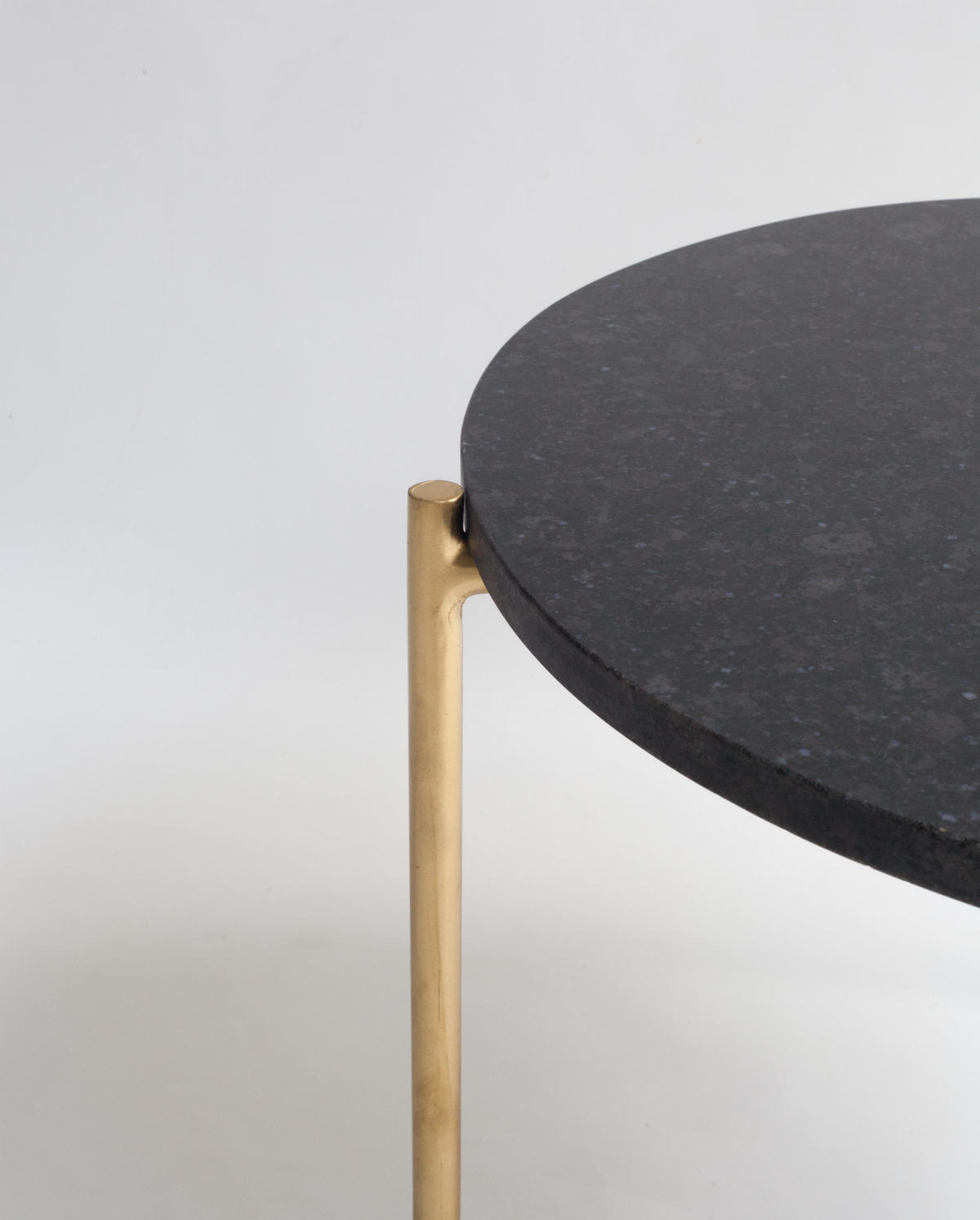 METALLIC-TISCH Caus Marmor und schwarzem Eisen MORGAN - Schwarz, Stein (50/50cm) - RNT By Really Nice Things
