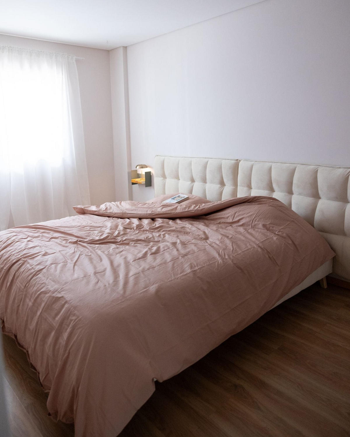 PAT TAPIȚAT cu somieră 180x200 cm bej Senlis - bej, material textil (180/200cm) - Beliani