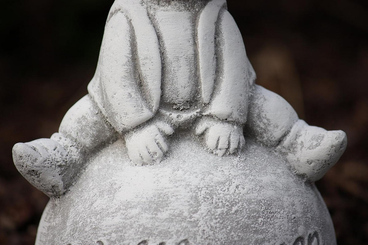 STEINFIGUR Wichtel auf Kugel Willkommen frostfest Steinguss - Grau, Stein (12/24/12cm) - stoneandstyle