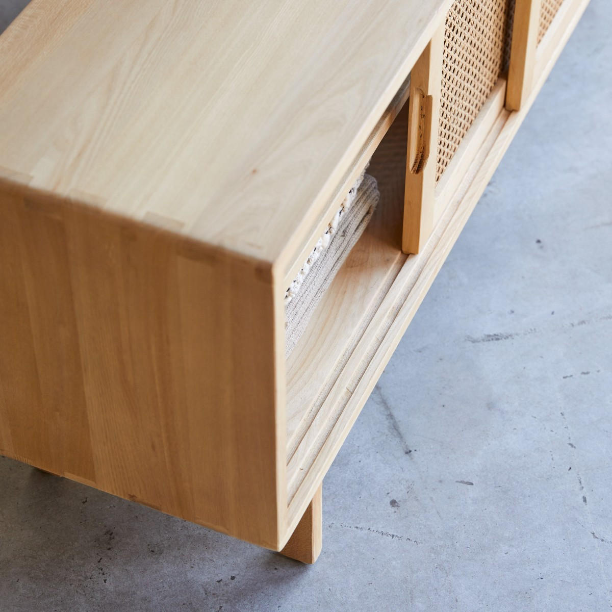 TV-SCHRANK Luis Natur aus Ulme - Naturfarben, Holz (140/52/35cm) - Tikamoon