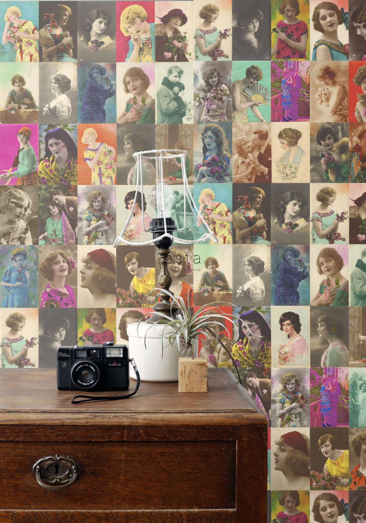XXL-VLIESTAPETE vintage alte Postkarten mit Damengesichtern 50 x 900 cm - Pink, Papier (50/900cm) - ESTAhome